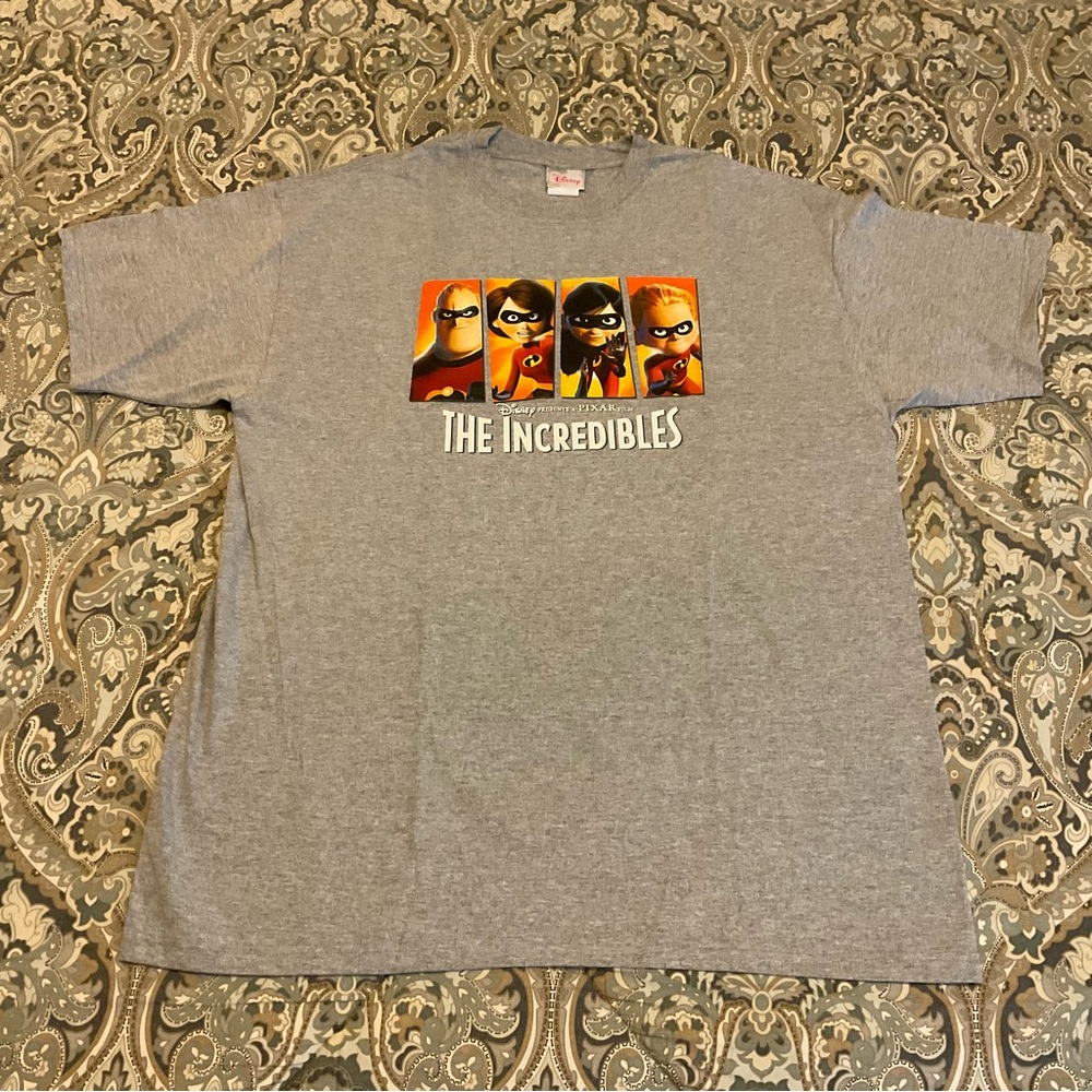 New Disney Store The Incredibles Pixar T-shirt Men’s Sz XL